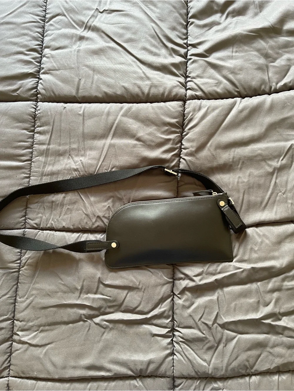 Everlane sling crossbody bag